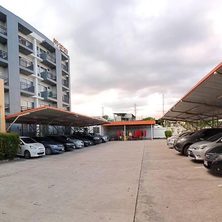 Room 9 Residence (Adults Only) Pluak Daeng Екстериор снимка