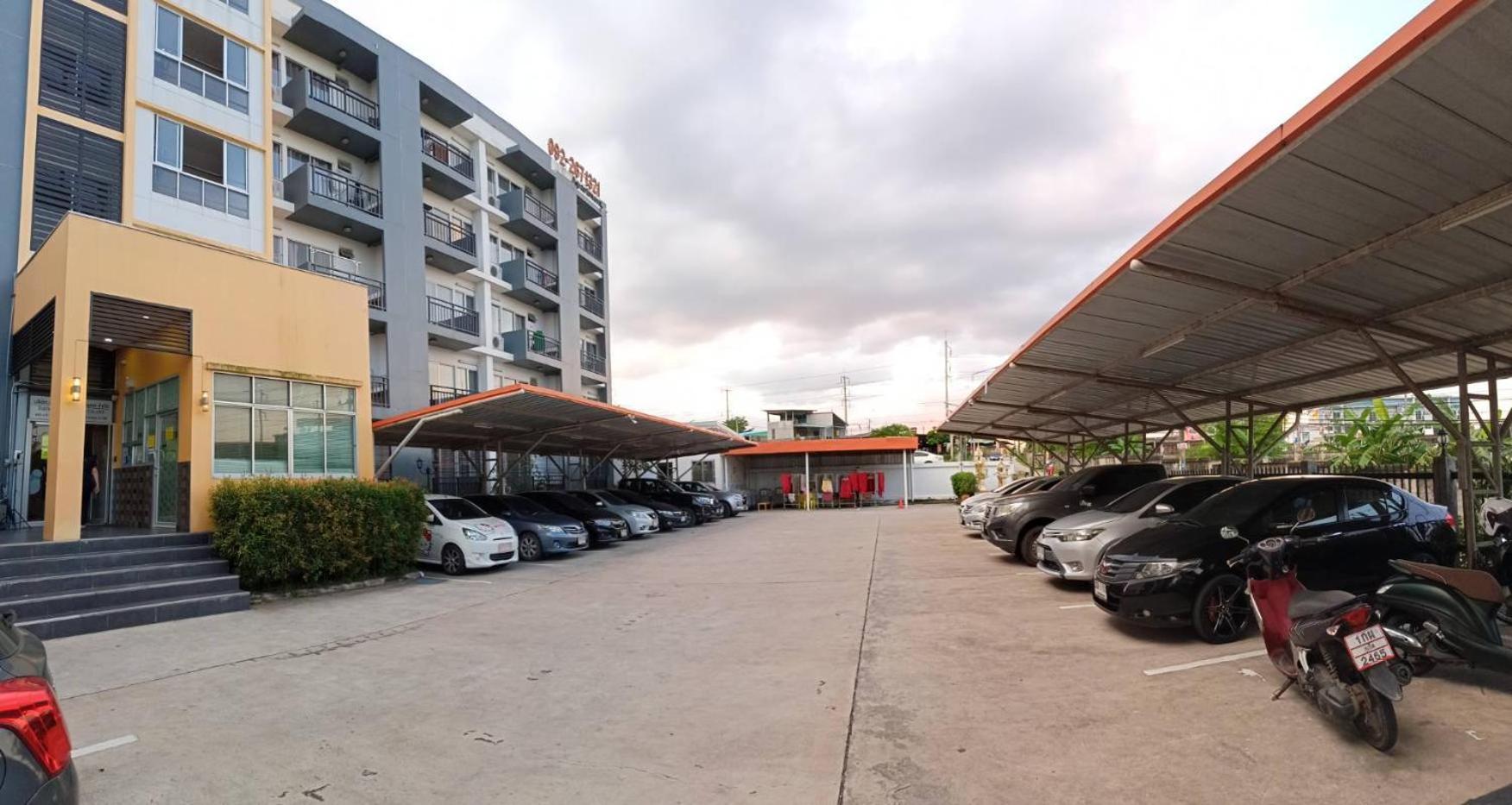Room 9 Residence (Adults Only) Pluak Daeng Екстериор снимка