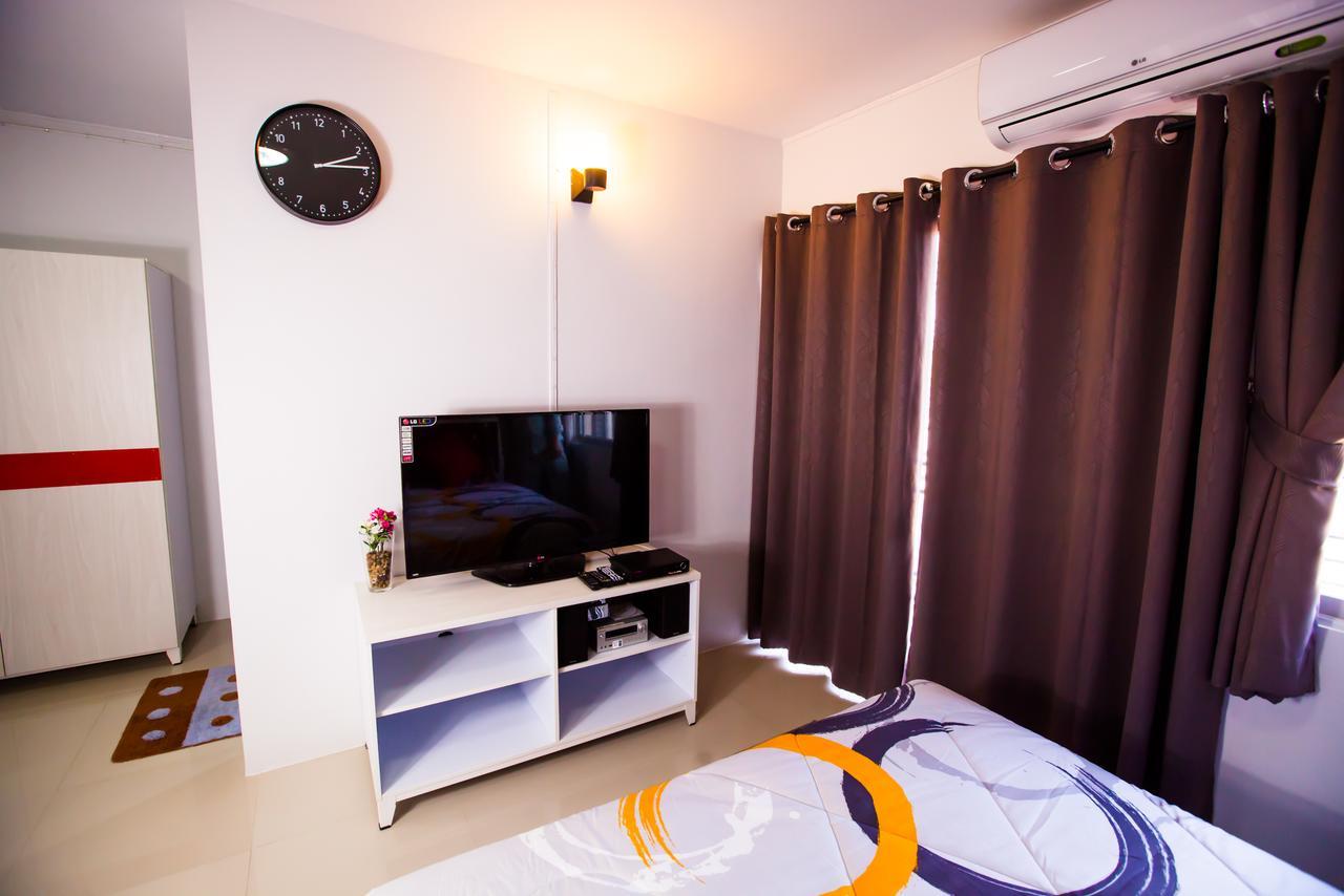 Room 9 Residence (Adults Only) Pluak Daeng Екстериор снимка