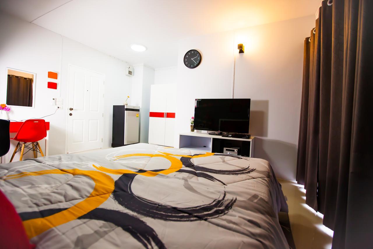 Room 9 Residence (Adults Only) Pluak Daeng Екстериор снимка