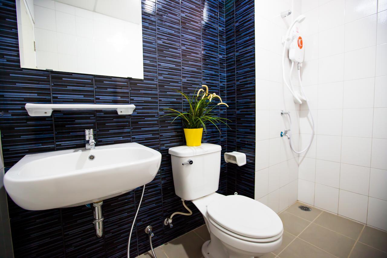 Room 9 Residence (Adults Only) Pluak Daeng Екстериор снимка