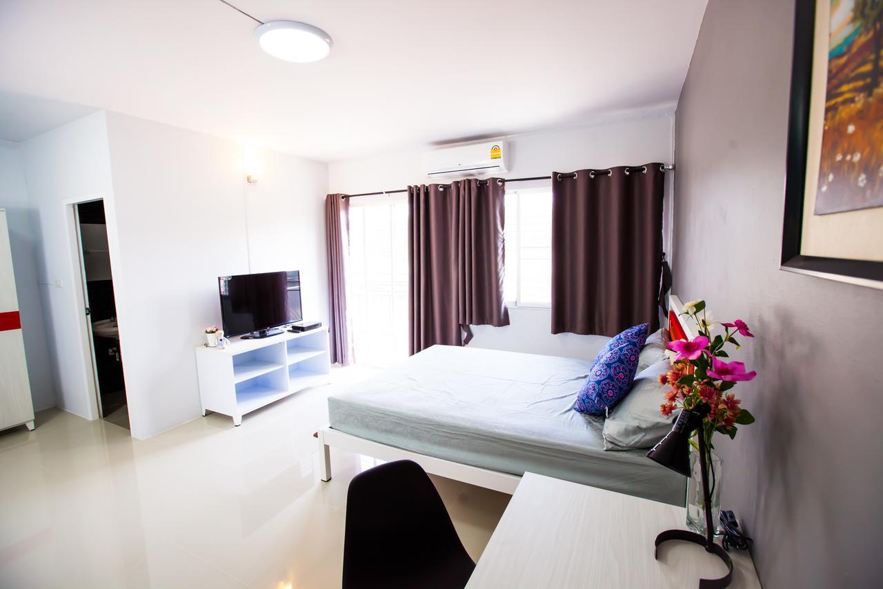 Room 9 Residence (Adults Only) Pluak Daeng Екстериор снимка